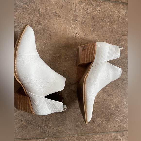 Western Ankle Boots (6) - Picture 3 of 5